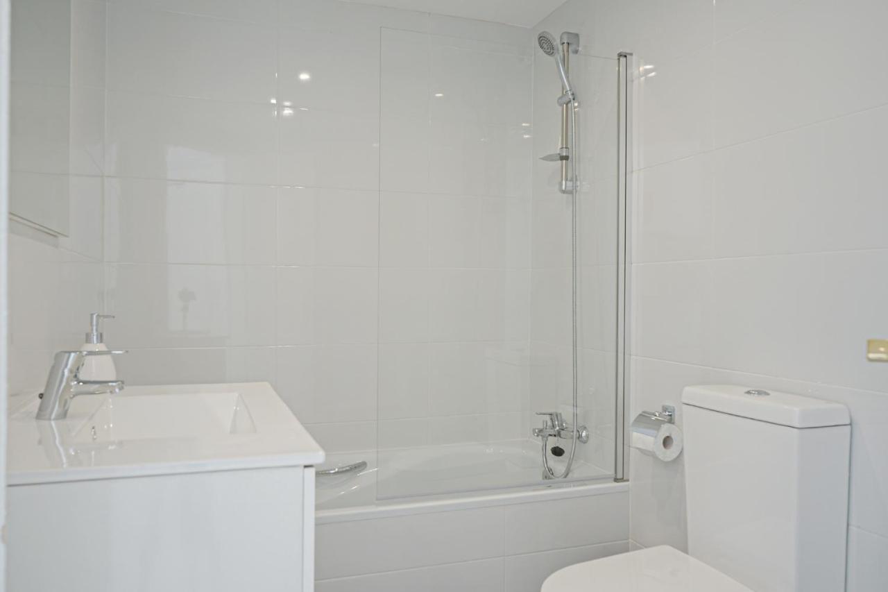 Apartment Lovely Two Bedroom Calahonda - 475 Meter From The *