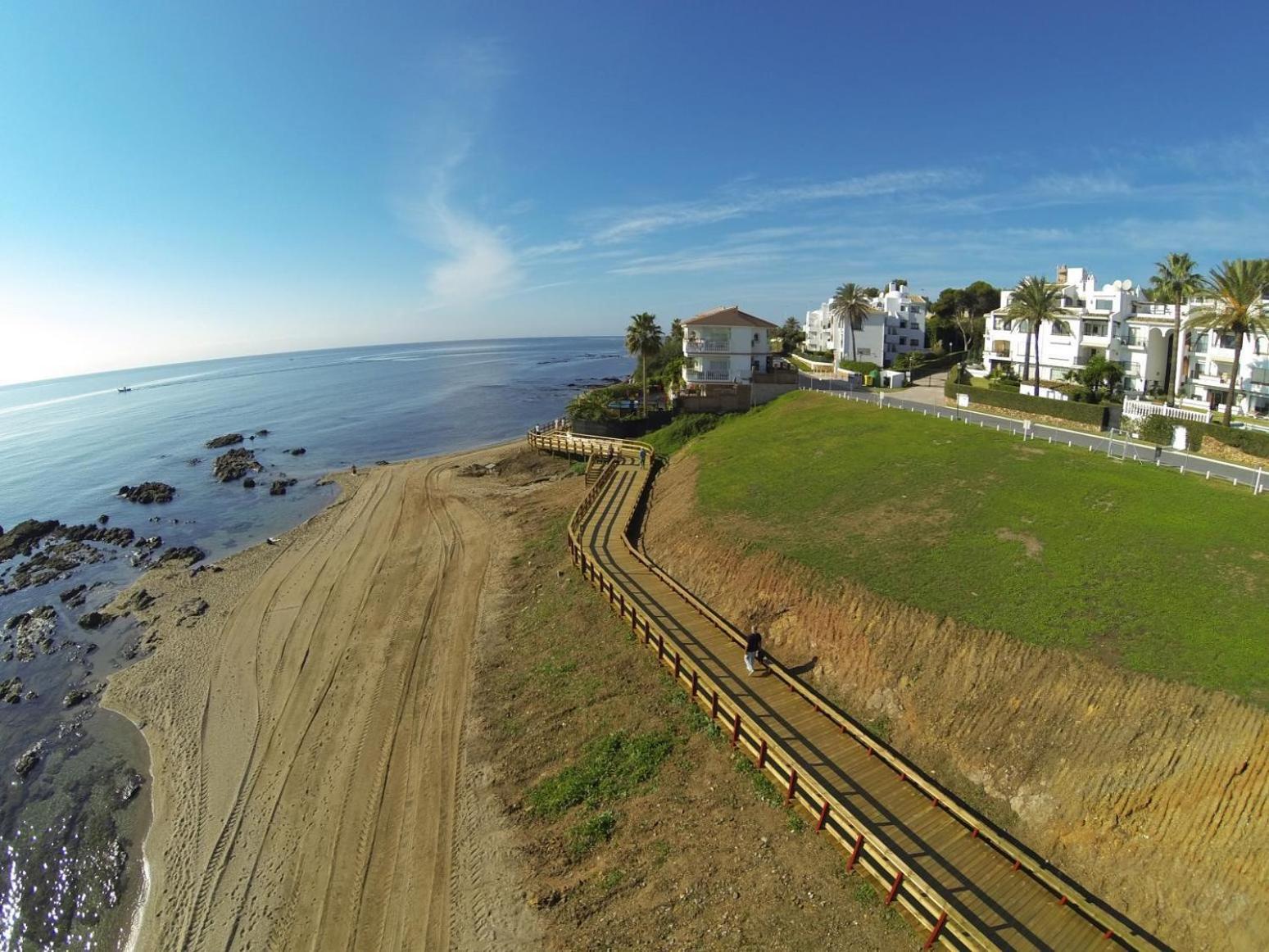 Apartment Lovely Two Bedroom Calahonda - 475 Meter From The *