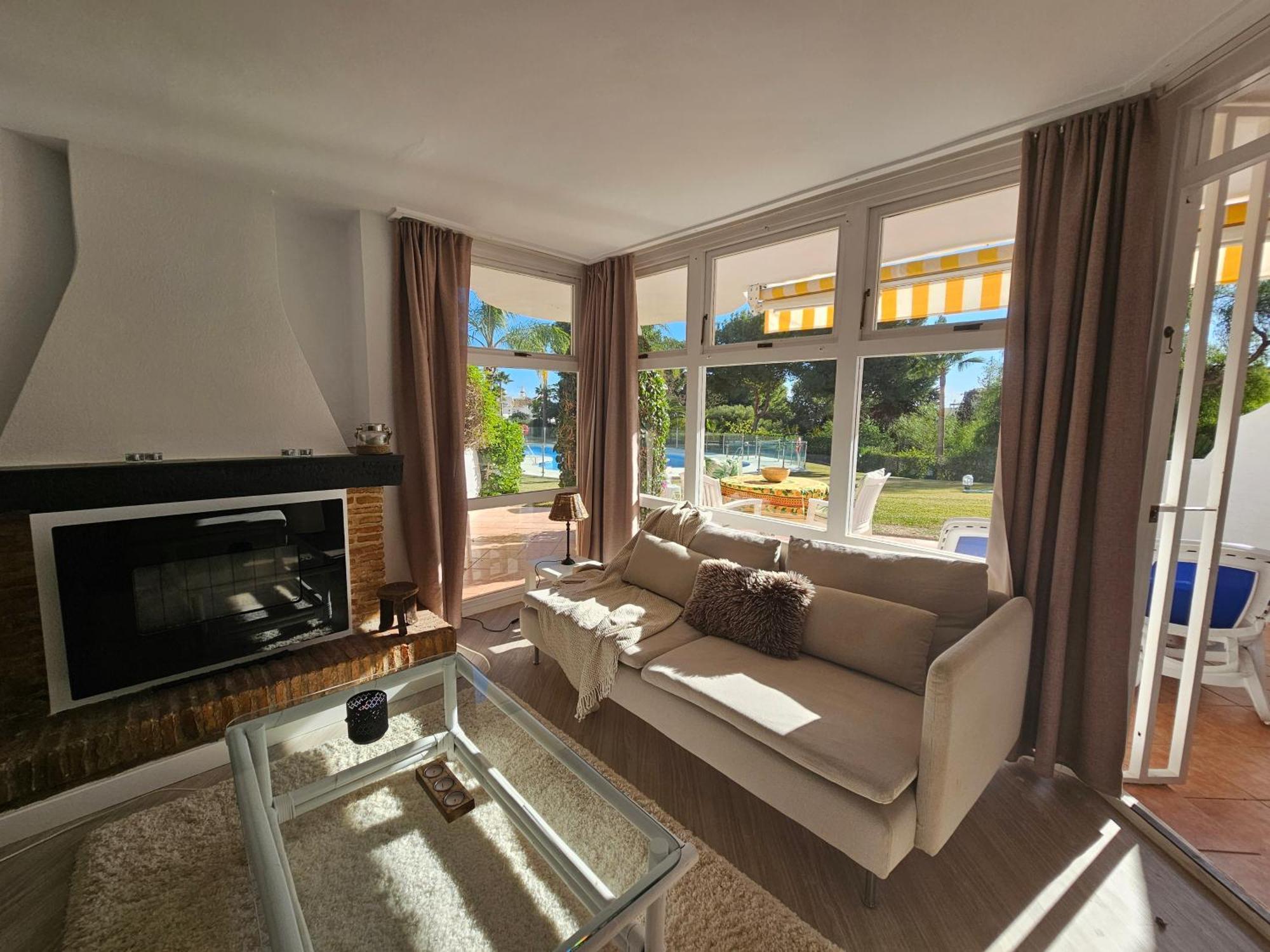 Lovely Two Bedroom Calahonda - 475 Meter From The * Sitio de Calahonda